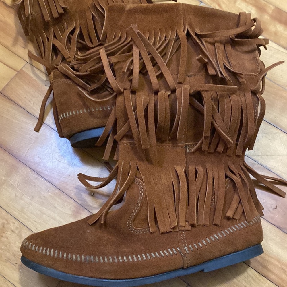EUC Minnetonka Moccasins
